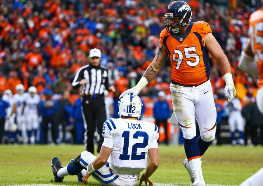 Denver Broncos sign Derek Wolfe