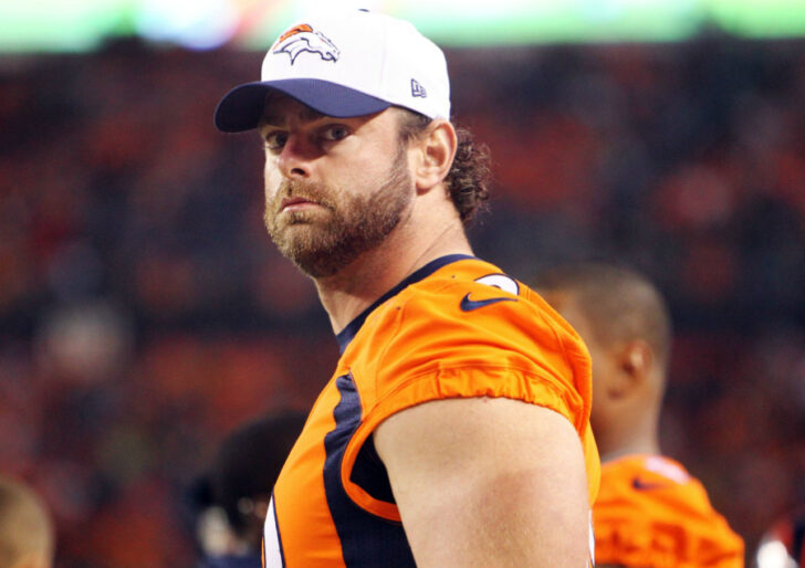 Evan Mathis signs