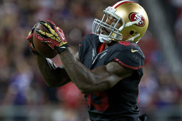 Denver Broncos acquire Vernon Davis