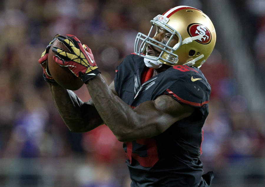 Denver Broncos acquire Vernon Davis