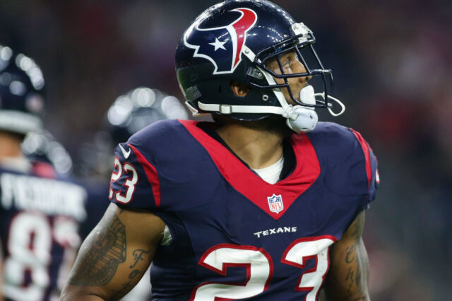 Denver Broncos sign Arian Foster