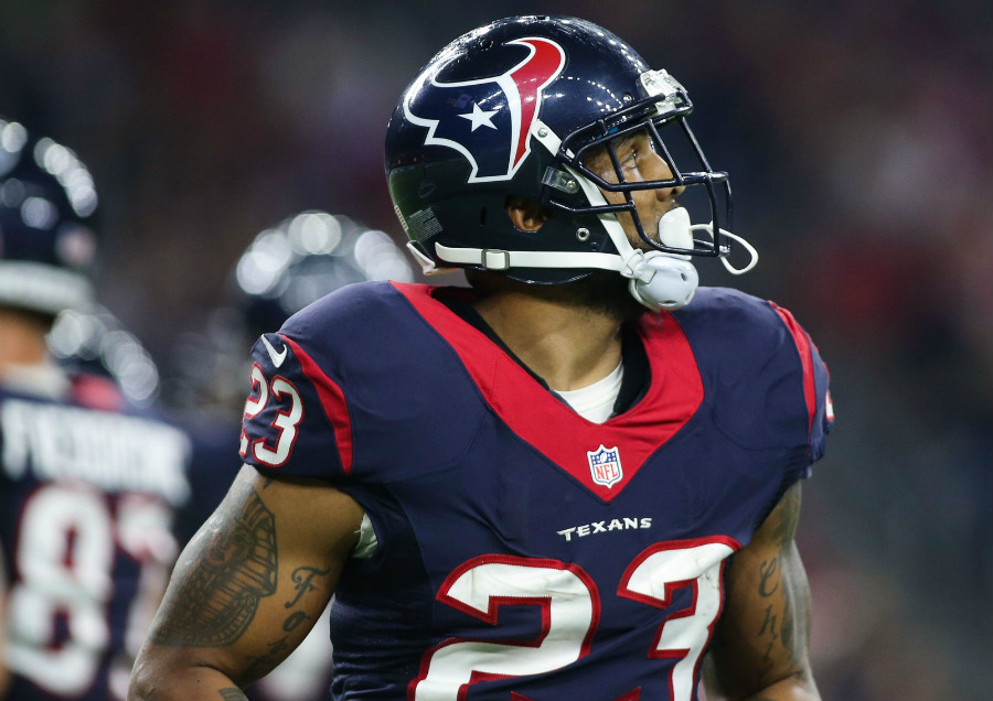 Denver Broncos sign Arian Foster