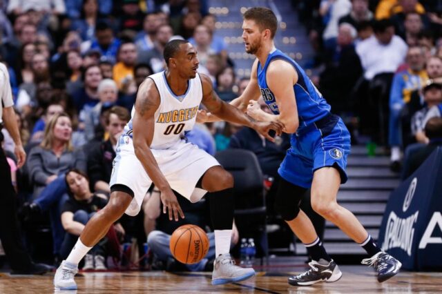 Dallas Mavericks forward Chandler Parsons (25) defends against Denver Nuggets forward Darrell Arthur (00) in the fourth quarter at the Pepsi Center.