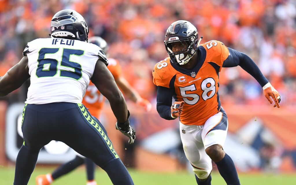 Von Miller rushes. Credit: Kirby Lee, USA TODAY Sports.