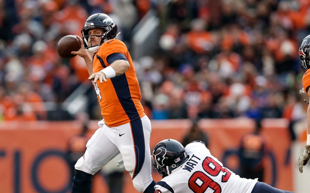 Case Keenum throws off balance. Credit: Isaiah J. Downing, USA TODAY Sports.