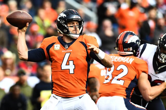 Case Keenum throws. Credit: Ron Chenoy, USA TODAY Sports.