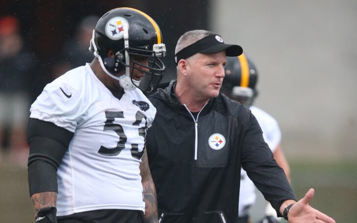 Mike Munchak, coaching up Maurkice Pouncey. Credit: Charles LeClaire, USA TODAY Sports.