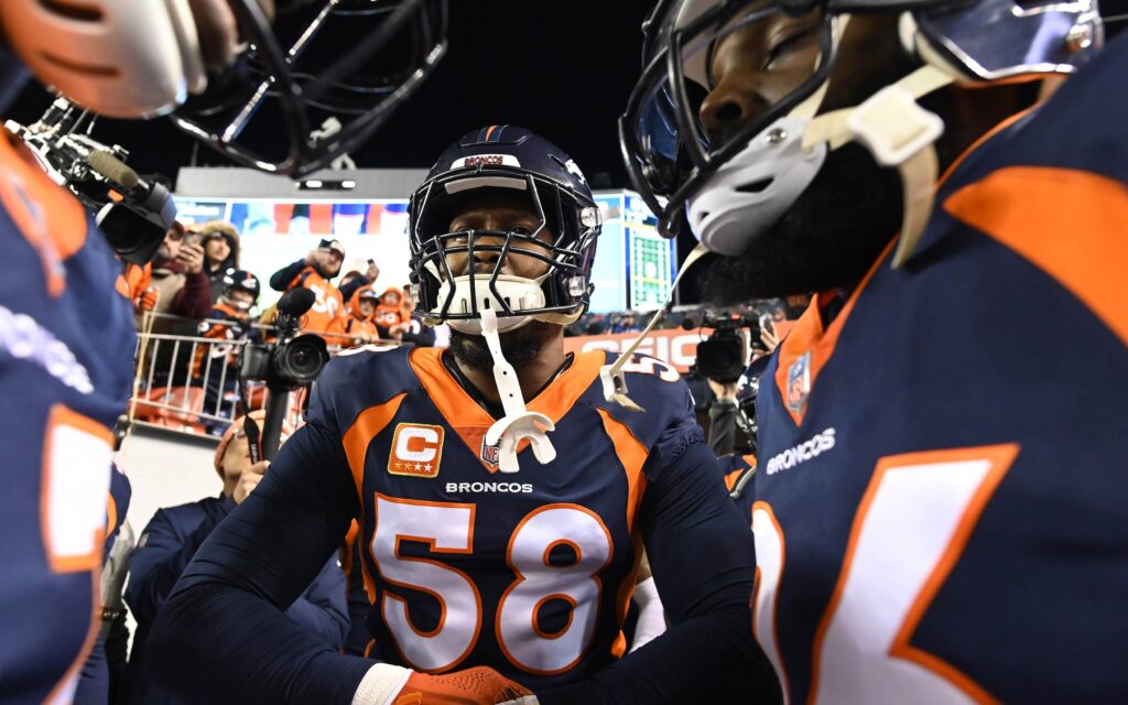 Von Miller and teammates. Credit: Ron Chenoy, USA TODAY Sports.