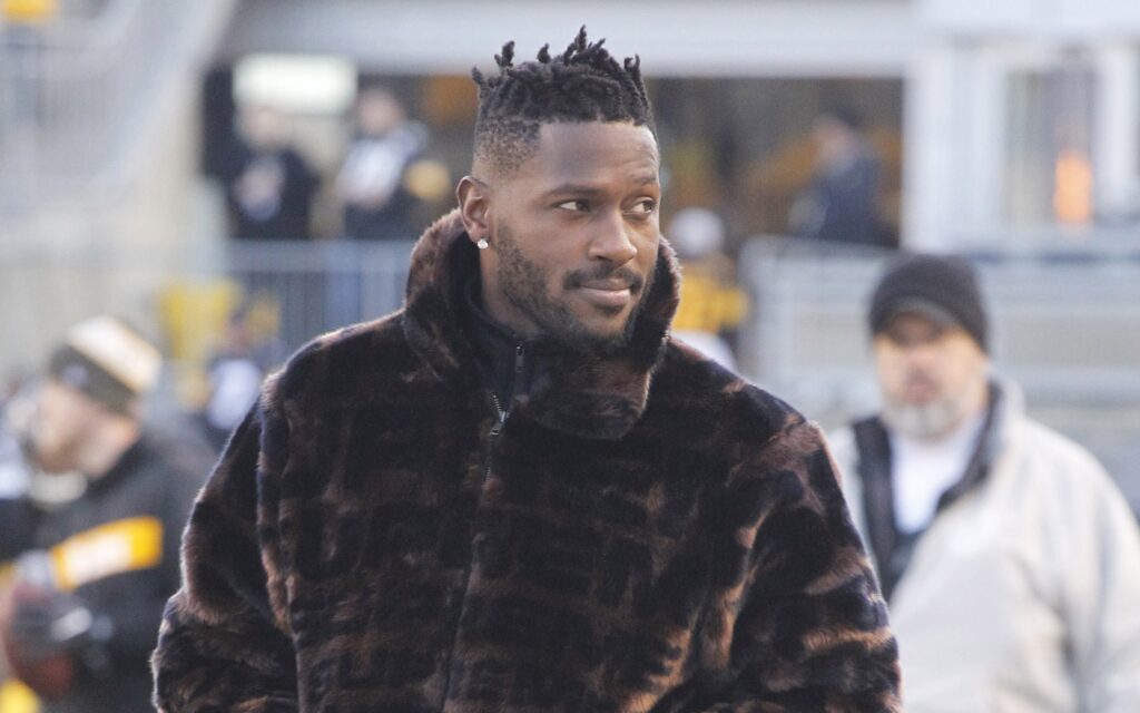 Antonio Brown, in Week 17, standing on the sideline with a fur coat on. Credit: Charles LeClaire, USA TODAY Sports.