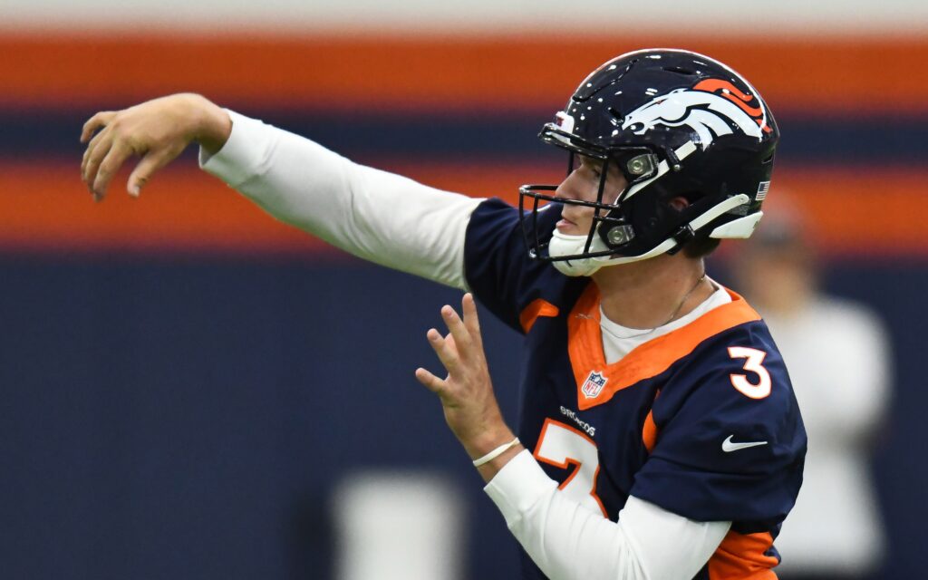 Drew Lock throws in Denver's second practice of the 2019 training camp. Credit: Ron Chenoy, USA TODAY Sports.