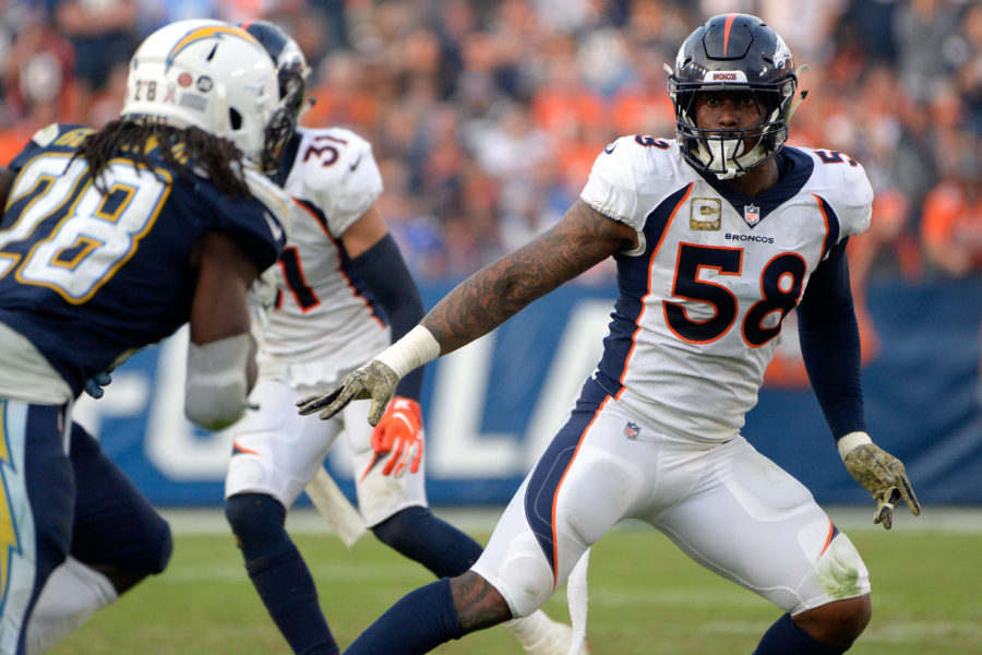 Denver Broncos outside linebacker Von Miller (58) defends Los Angeles Chargers running back Melvin Gordon (28) at StubHub Center.