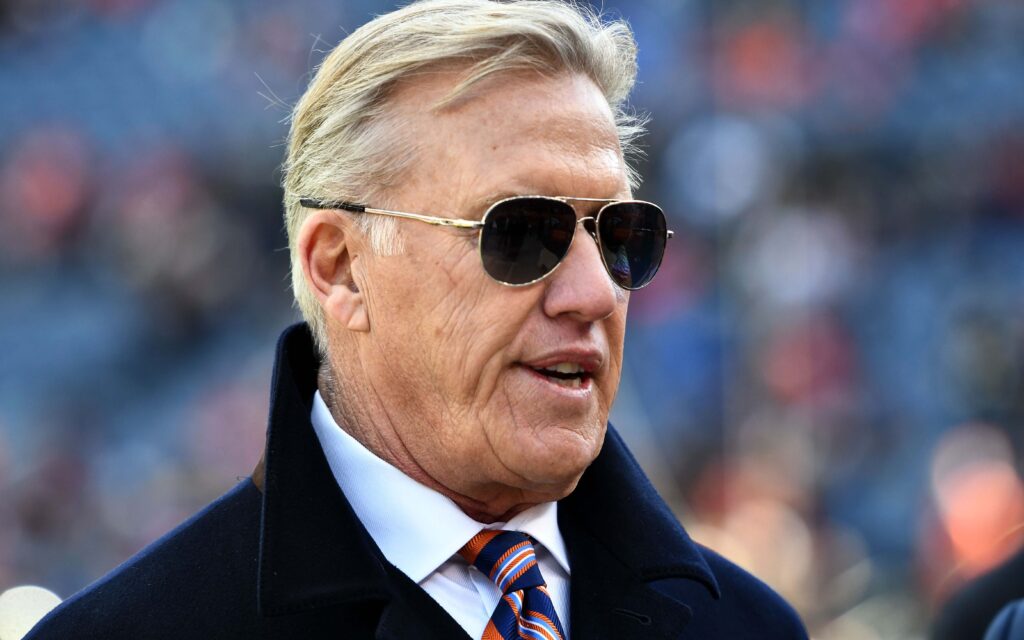 John Elway. Credit: Ron Chenoy.