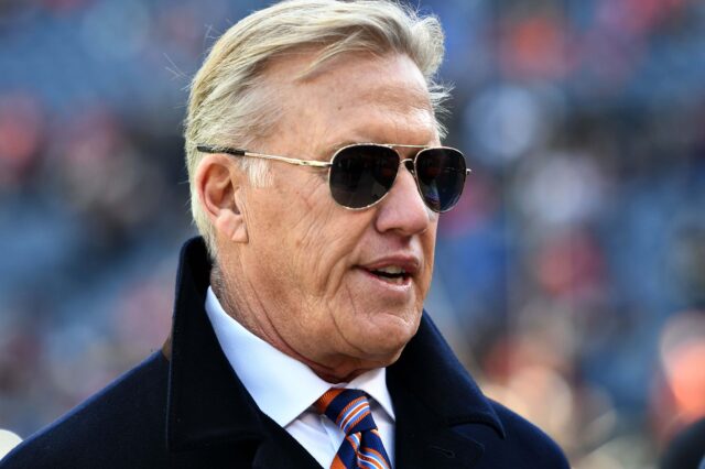 John Elway. Credit: Ron Chenoy.