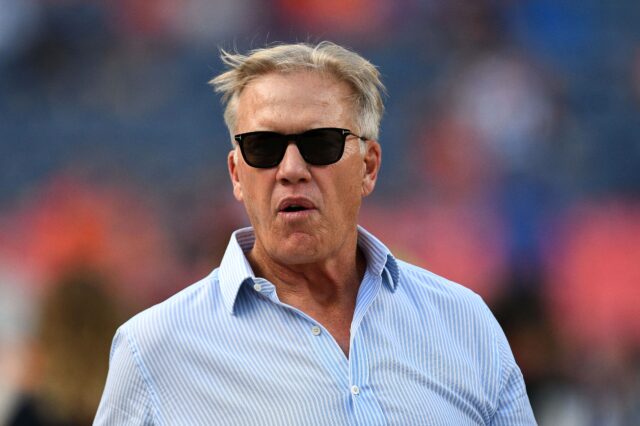 John Elway. Credit: Ron Chenoy, USA TODAY Sports.