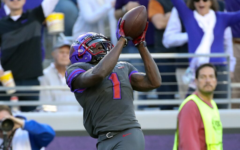 Jalen Reagor catches a touchdown. Credit: Kevin Jairaj, USA TODAY Sports.