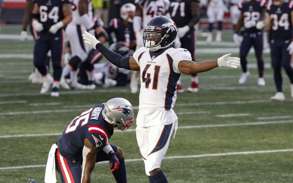 De'Vante Bausby against the Patriots in Week 6. Credit: Winslow Townson, USA TODAY Sports.