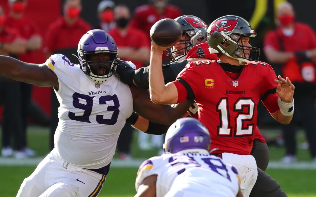 Shamar Stephen rushes Tom Brady. Credit: Kim Klement, USA TODAY Sports.