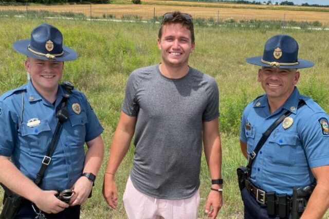 Lock with Trooper Ben (right). Image: @TrooperBenKHP on Twitter.