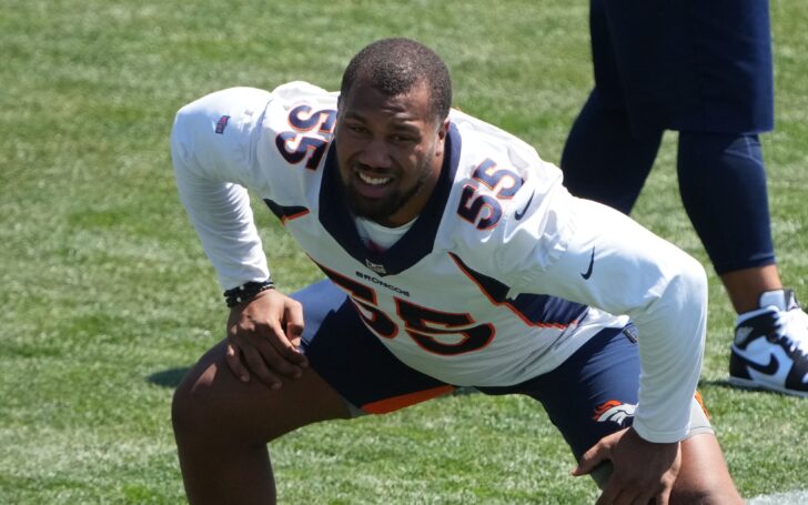 Bradley Chubb stretches in OTAs. Credit: Ron Chenoy, USA TODAY Sports.