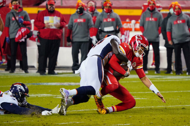 Denver Broncos outside linebacker Jeremiah Attaochu (C) sacks Kansas City Chiefs quarterback Patrick Mahomes (R) during the second half at Arrowhead Stadium.