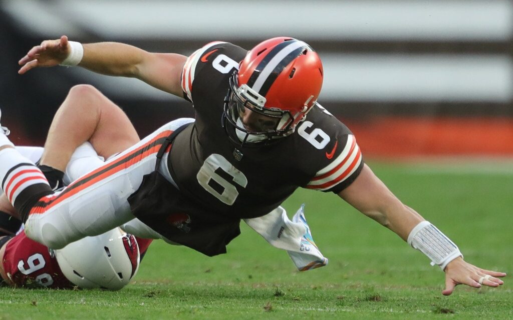 Baker Mayfield on the play he tore his labrum. Credit: Jeff Lange, USA TODAY Sports.