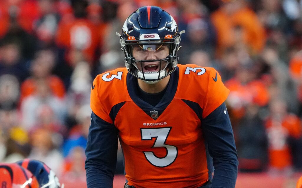 Drew Lock vs. the Bengals. Credit: Ron Chenoy, USA TODAY Sports.