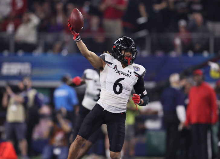 Cincinnati Bearcats safety Bryan Cook (6) celebrates an interception in the third quarter against the Alabama Crimson Tide during the 2021 Cotton Bowl college football CFP national semifinal game at AT&T Stadium.