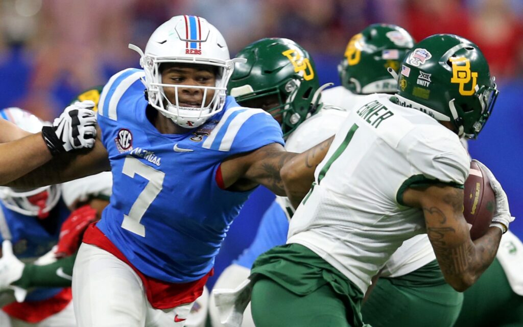 Sam Williams breaks through the line. Credit: Chuck Cook, USA TODAY Sports.