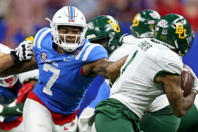 Sam Williams breaks through the line. Credit: Chuck Cook, USA TODAY Sports.