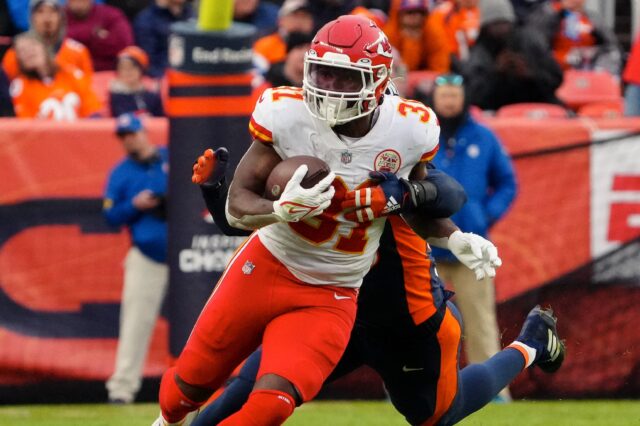 Darrel Williams runs. Credit: Ron Chenoy, USA TODAY Sports.