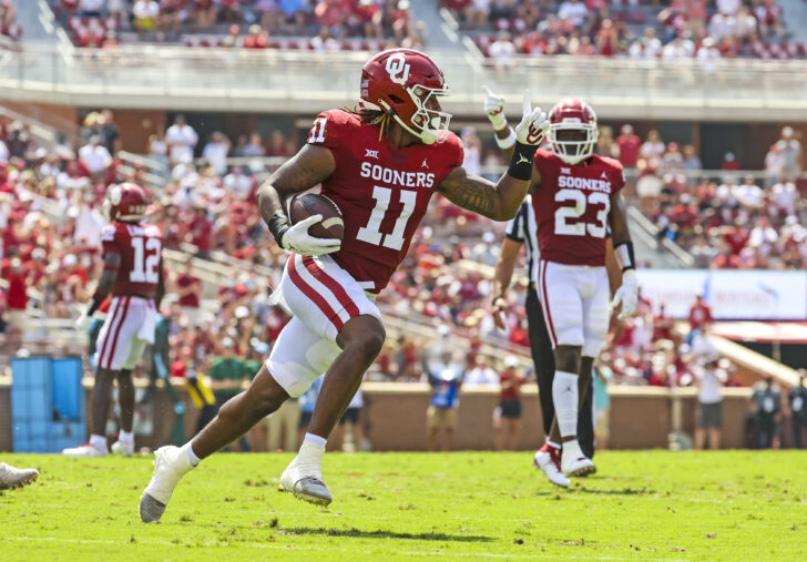 Oklahoma Sooners linebacker Nik Bonitto (11) recovers a fumble during the second quarter against the Tulane Green Wave at Gaylord Family-Oklahoma Memorial Stadium.