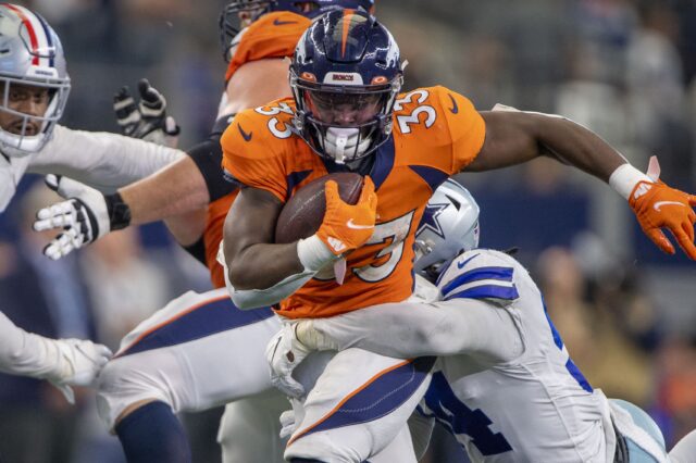 Denver Broncos running back Javonte Williams (33) in action during the game between the Dallas Cowboys and the Denver Broncos at AT&T Stadium.