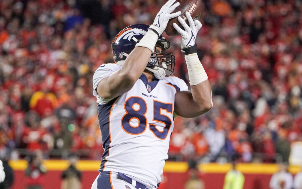 Albert Okwuegbunam catches a pass against the Chiefs. Credit: Denny Medley, USA TODAY Sports.