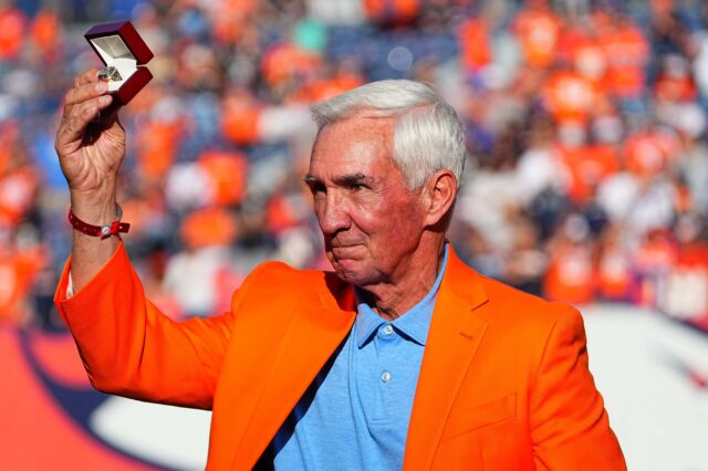 Mike Shanahan at his Ring of Fame induction in 2021. Credit: Ron Chenoy, USA TODAY Sports.