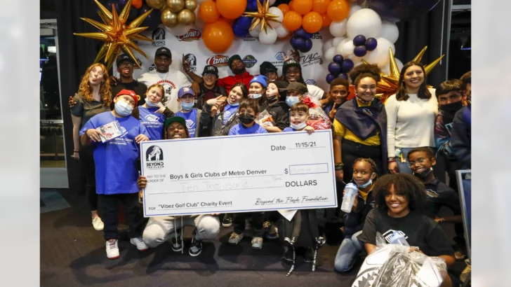 Melvin Gordon with the Boys and Girls Club of Denver at his "Vibez Golf Club" event. Credit: Sam Weaver Photography via DenverBroncos.com.