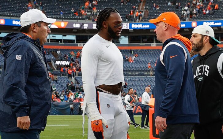 Nathaniel Hackett talks to Baron Browning after the loss to the Jets on Oct. 23, 2022. Credit: Isaiah J. Downing, USA TODAY Sports.