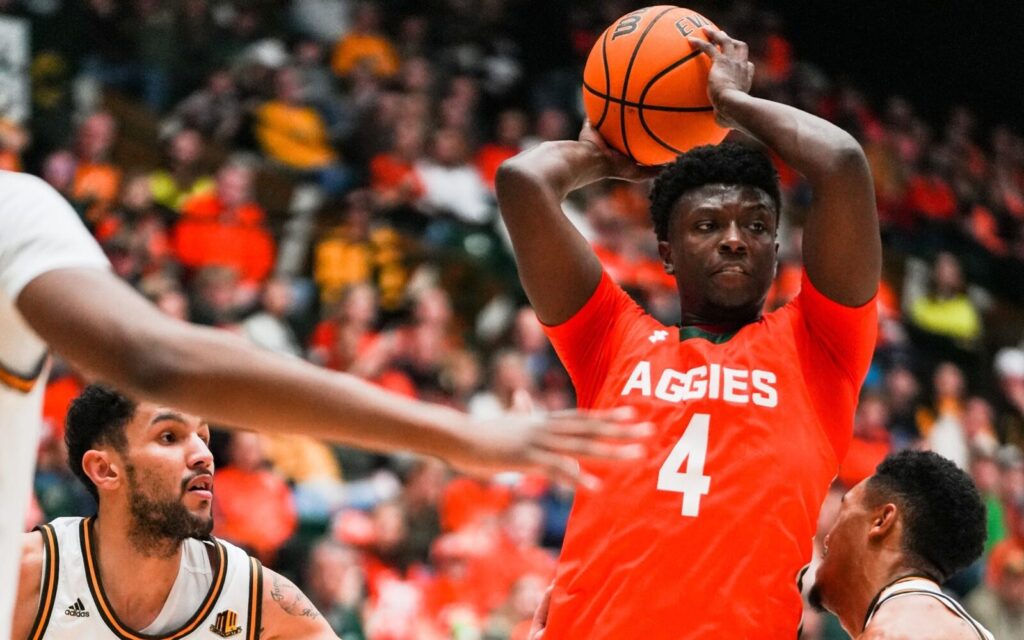 Isaiah Stevens dishes an assist between three Wyoming Cowboys on Friday night. Credit: Lucas Boland, The Coloradoan - USA TODAY Sports Network.