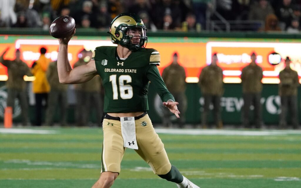 Brayden Fowler-Nicolosi throws against Boise State.