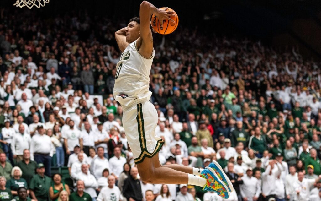 Nique Clifford dunk vs. Colorado.