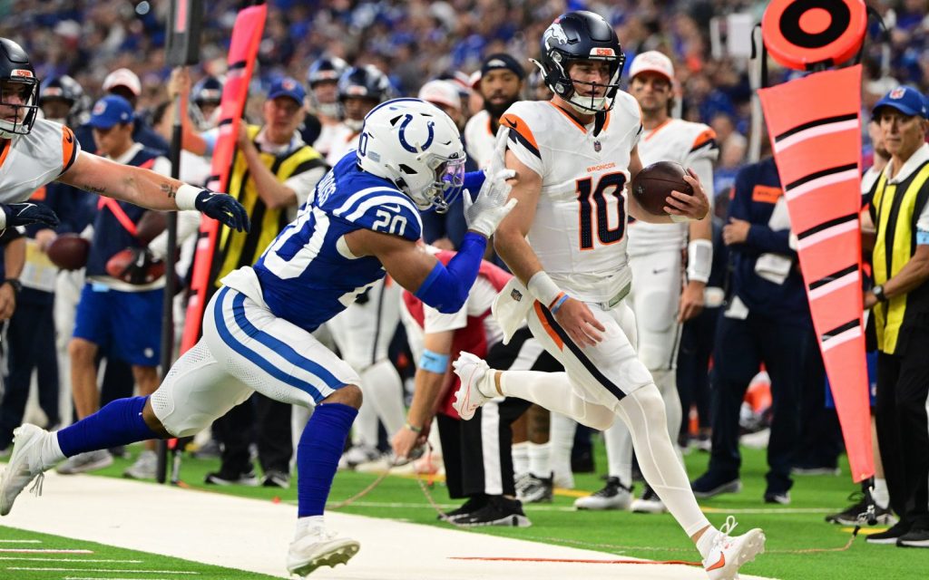 Bo Nix runs in preseason.