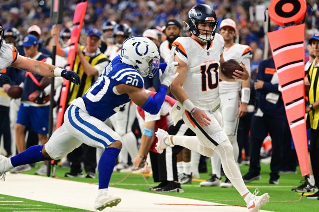 Bo Nix runs in preseason.