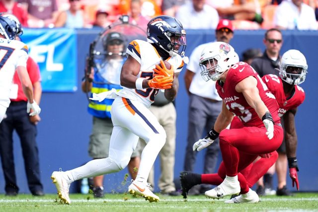 Audric Estime catches a pass.