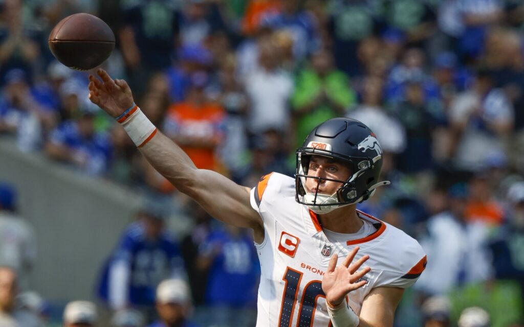 Bo Nix throws in his first NFL game.