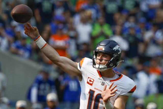 Bo Nix throws in his first NFL game.