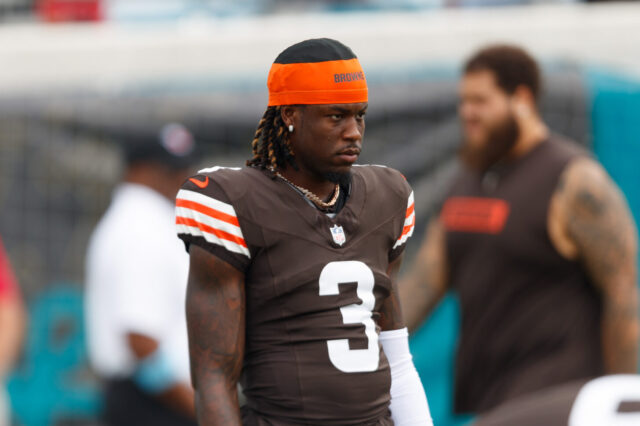 Cleveland Browns wide receiver Jerry Jeudy (3) before the game against the Jacksonville Jaguars at EverBank Stadium.