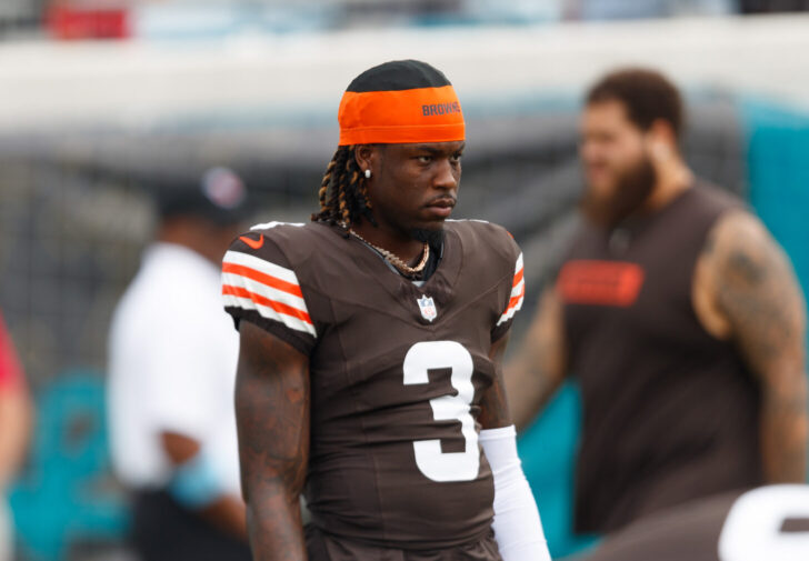 Cleveland Browns wide receiver Jerry Jeudy (3) before the game against the Jacksonville Jaguars at EverBank Stadium.