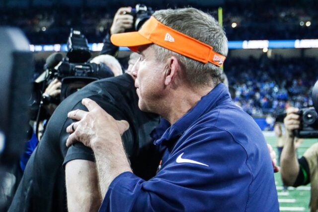 Sean Payton hugs Dan Campbell after their game in 2023.