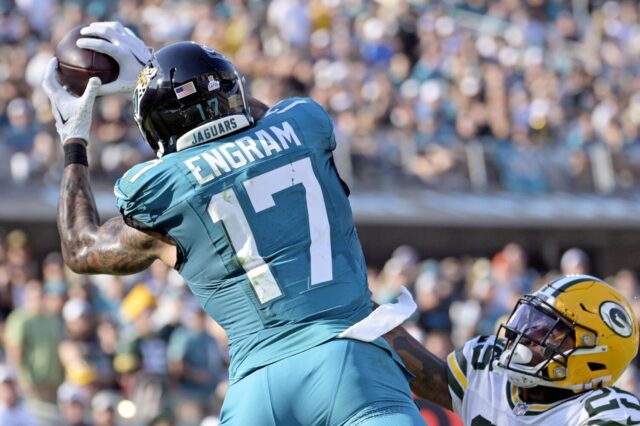 Evan Engram catches a touchdown over a Green Bay Packers player.