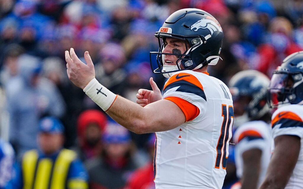 Bo Nix vs. Buffalo calling out a play to a receiver.