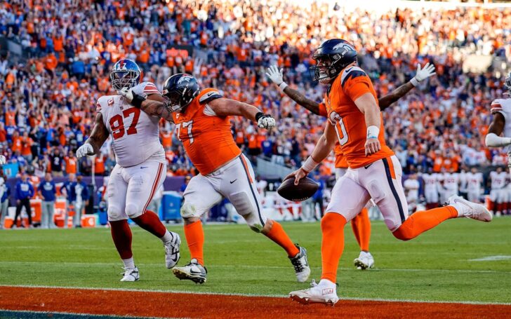 Bo Nix runs the go-ahead touchdown in late in the 4th quarter.
